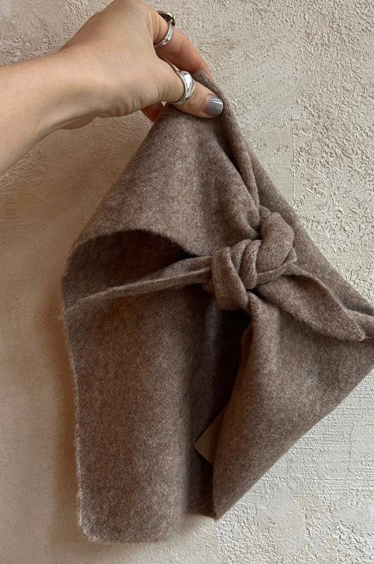 FUZZY WOOL CRAVAT SCARF - White chocolate