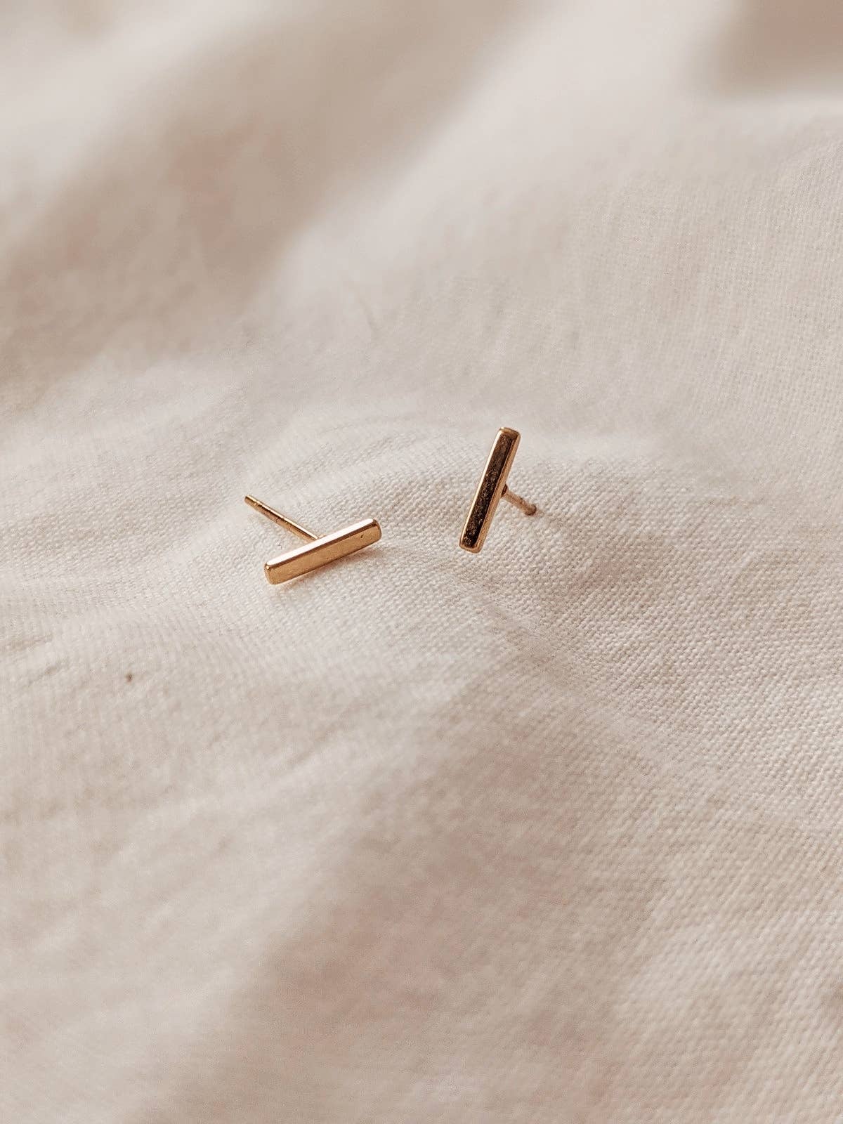 Bar gold plated earrings: Gold