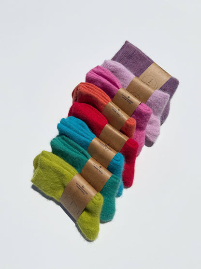 FLUFFY ANGORA SOCKS - crystal bright: Violet Jade