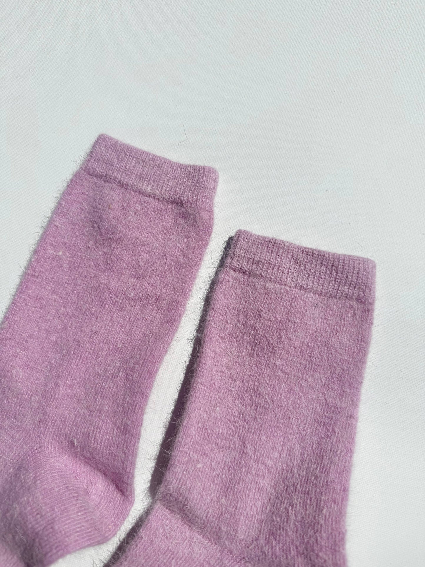 FLUFFY ANGORA SOCKS - crystal bright: Violet Jade