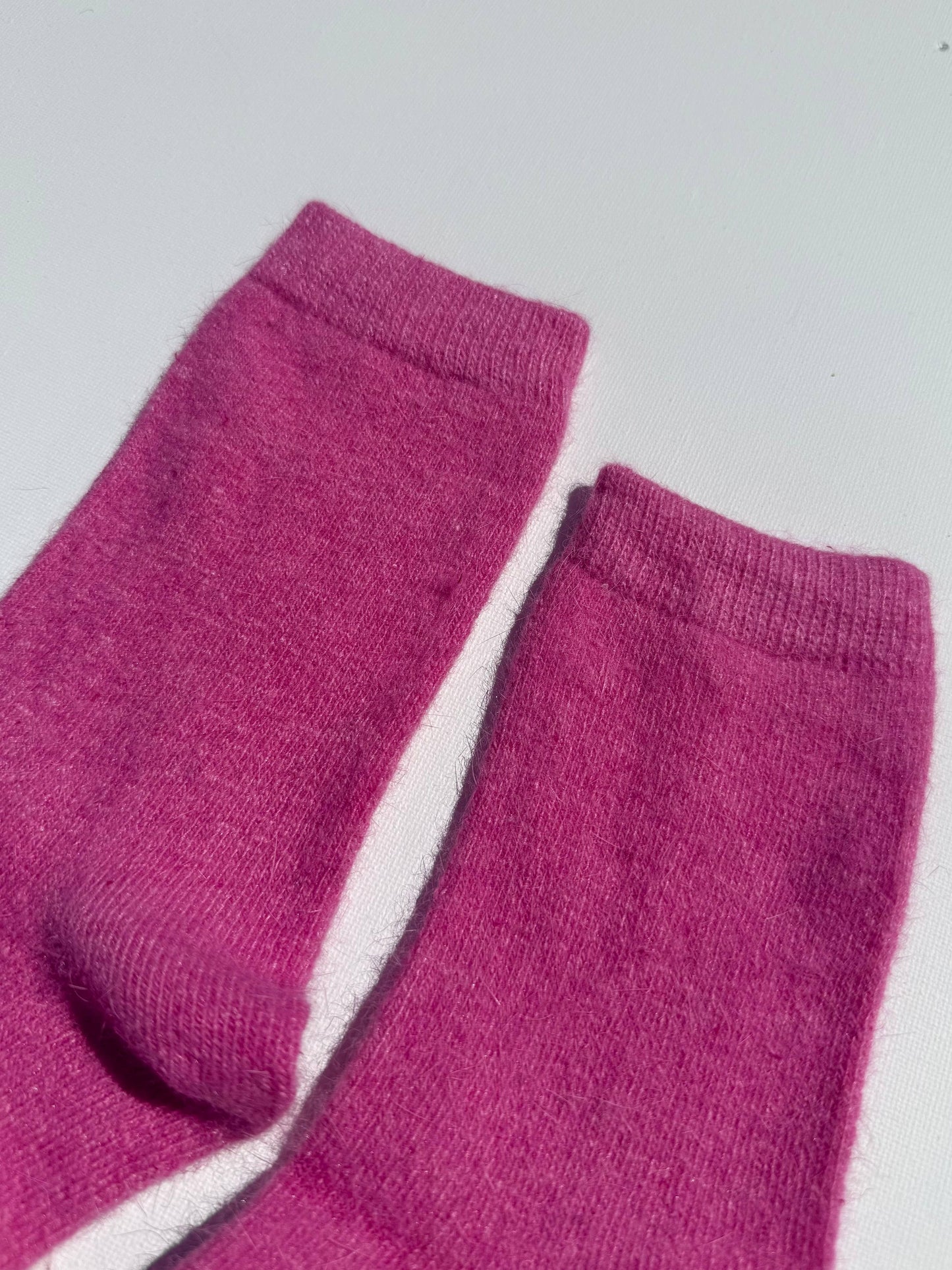FLUFFY ANGORA SOCKS - crystal bright: Violet Jade